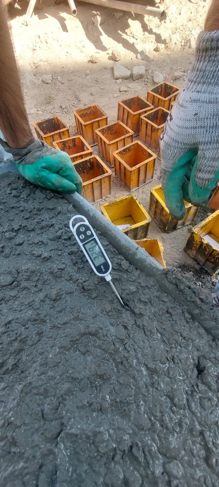 اندازهگیری دمای بتن تازه در محل پروژه